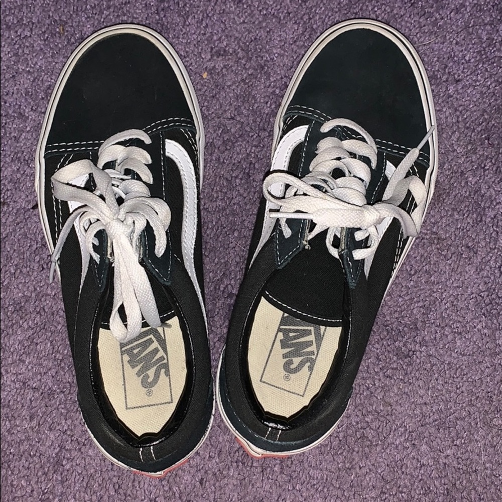 Black and white old skools